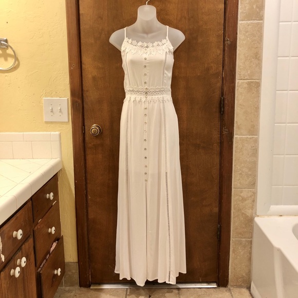 Rue21 Dresses & Skirts - White button front lace maxi dress. NWT medium.